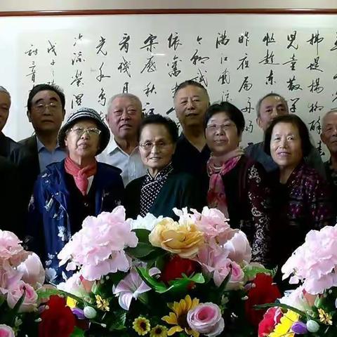 美女帅哥又约会    五十年后重聚首