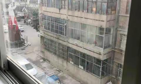 “全体居民请注意，抓紧时间下楼做核酸了！”静态。不知各位美友那边情况怎样。祝平安幸福！