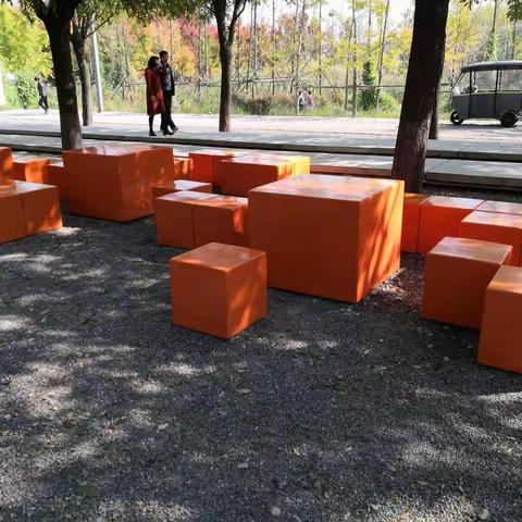 【徒步长安】途中有座心不慌，十里八街不嫌长。走走看看皆风景，停停歇歇跷二郎。