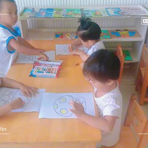 德州之星幼儿园小蒙二班美术课 《蘑菇屋》