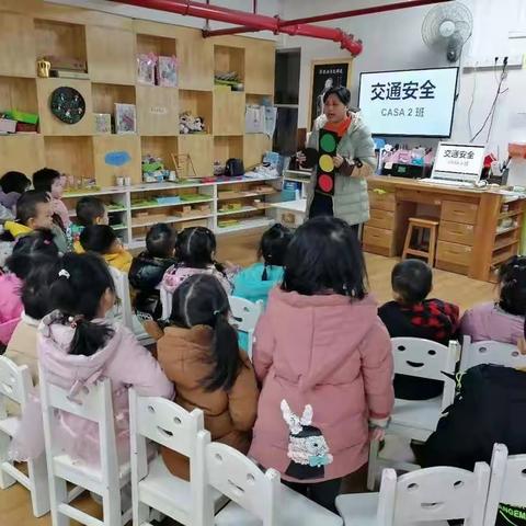 “交通安全，文明出行”---佛冈县石角镇圣菲康城幼儿园交通安全主题活动