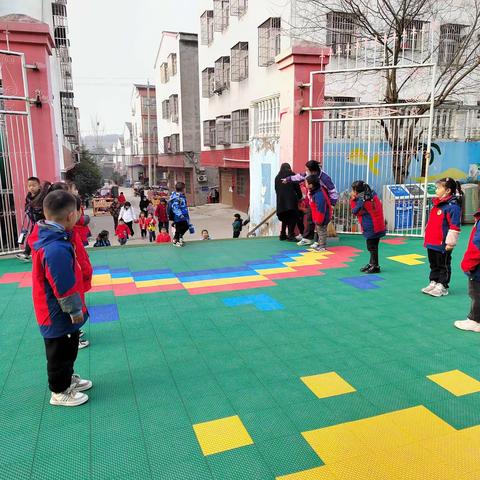学习雷锋好榜样，变废为宝我最棒—苏河镇中心幼儿园雷锋日主题活动。