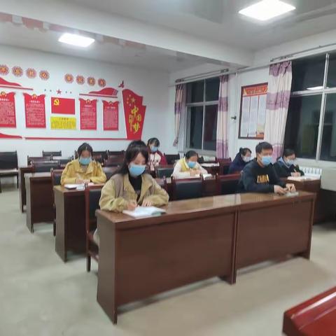 学习新课标，实践新课程，研究新教学——梁原中心小学开展新课标培训学习会