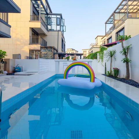 佛山美的鹭湖｜四房六床泳池泡池KTV别墅