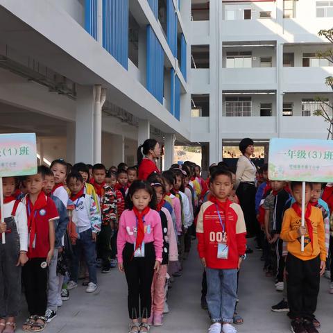 防城港市豪丫小学大队委成立了——防城港市豪丫小学大队委就职仪式