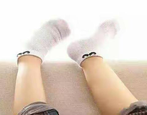 习惯养成记之穿脱袜子我能行――文正教育集团东郭幼儿园