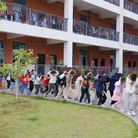 减轻灾害风险，守护美好家园——天王中心小学“全国防灾减灾日”专题教育