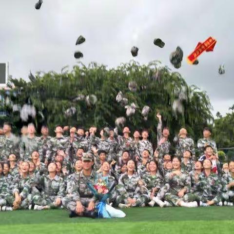 迷彩军训，青春无悔――高一（4）班军训生活