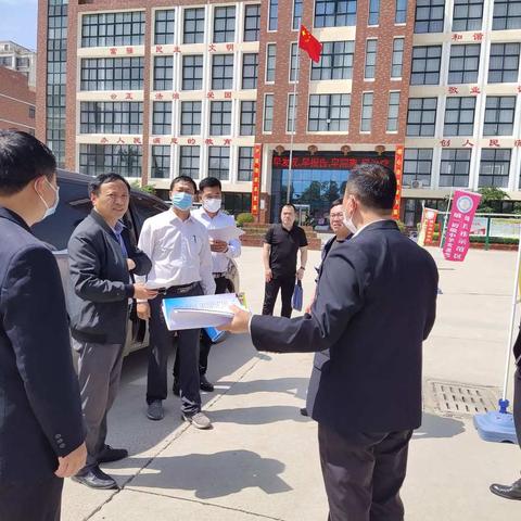 迎均衡教育检查  促学校全面发展