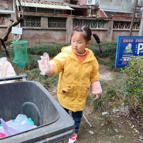 “学雷锋，好榜样”传递童年正能量