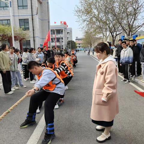 拔河比赛促团结，凝心聚力展风采