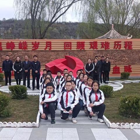 秉承英烈遗志 争做时代青年——彭镇中学开展“祭扫陵园·铭记英烈”活动