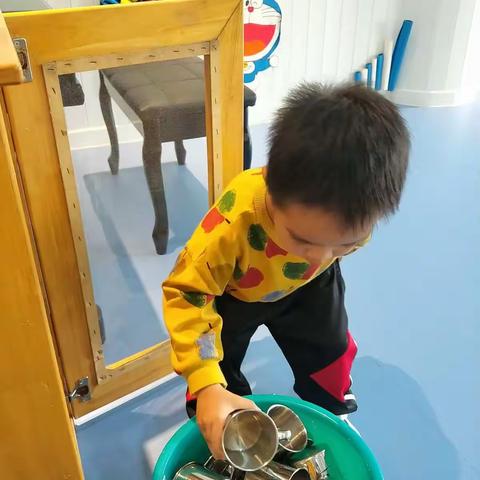 十一月份观察故事——《老师的小帮手》