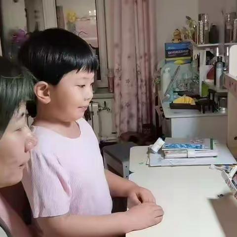 兴华办湖西社区组织观看家庭健康直播活动