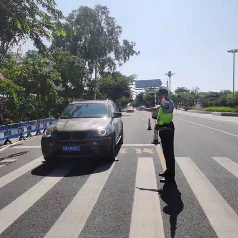 “十一”国庆节假期期间，马岭中队交警为您保驾护航！