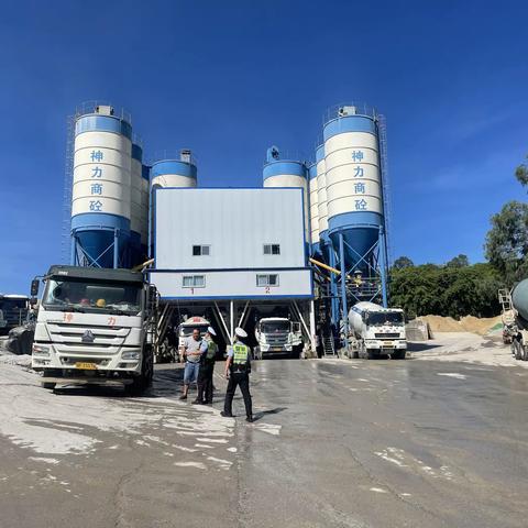 马岭中队进企业开展大型车辆盲区警示宣传