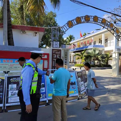 马岭中队走进辖区村委会、村庄路段开展交通安全宣讲活动