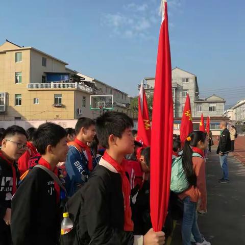 天气晴好，去外面走走。——东溪单小学开展徒步远足秋季研学活动