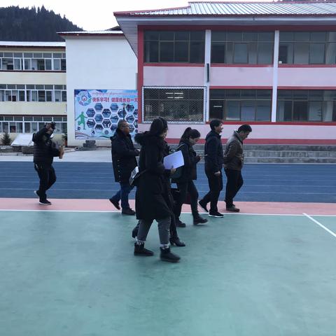 教学教研同促进  兄弟学校情谊深