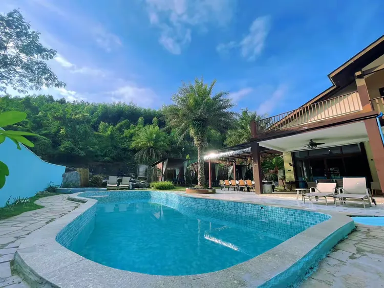 清远佛冈~巴厘岛4房5床超大花园大泳池温泉度假别墅