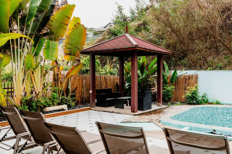 清远佛冈~巴厘岛4房5床超大花园大泳池温泉度假别墅