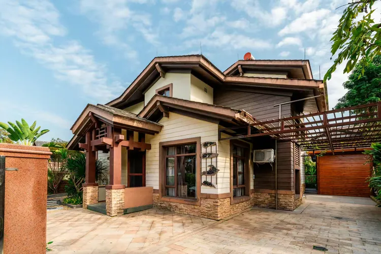 巴厘岛5房7床大泳池温泉十按摩恒温池别墅