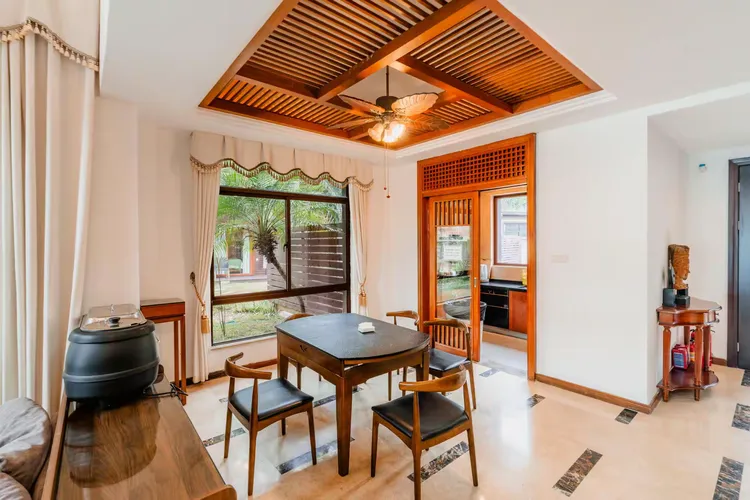 清远佛冈~巴厘岛4房5床超大花园大泳池温泉度假别墅