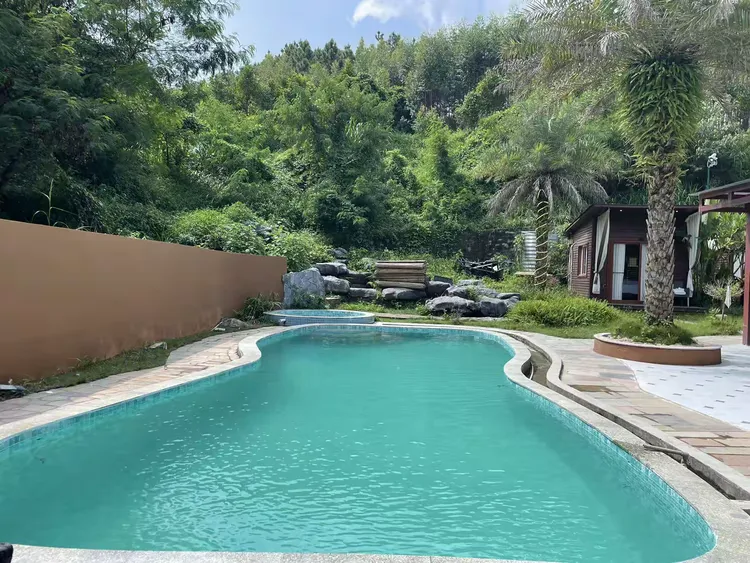 清远佛冈~巴厘岛4房5床超大花园大泳池温泉度假别墅