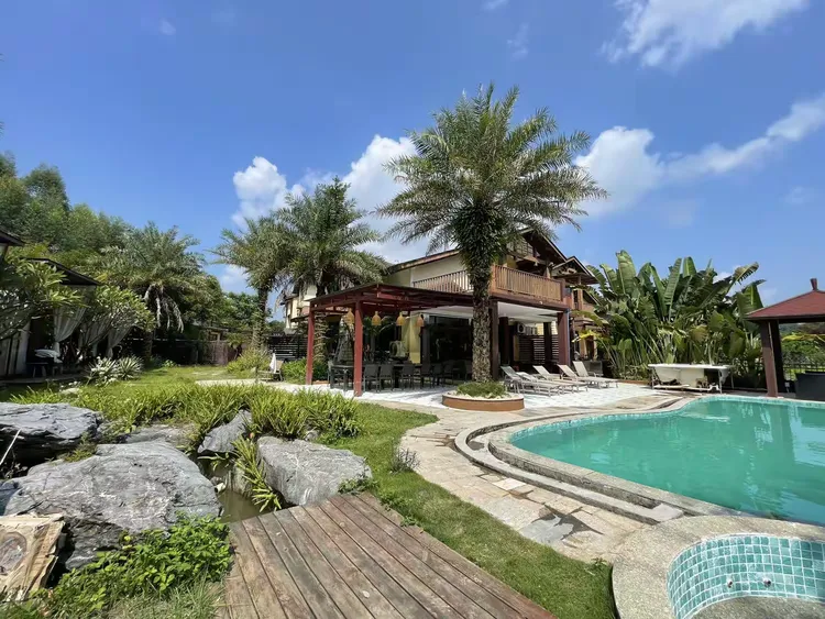 清远佛冈~巴厘岛4房5床超大花园大泳池温泉度假别墅