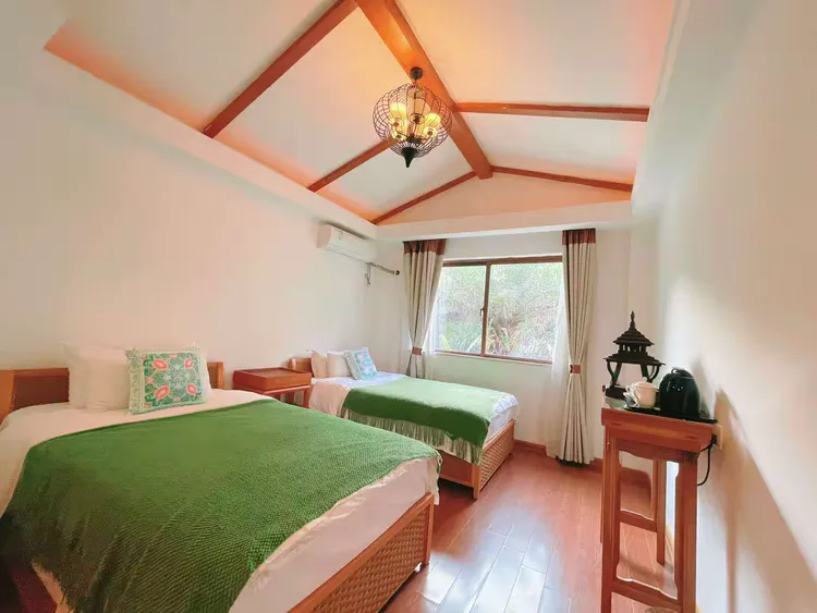 清远佛冈~巴厘岛4房5床超大花园大泳池温泉度假别墅