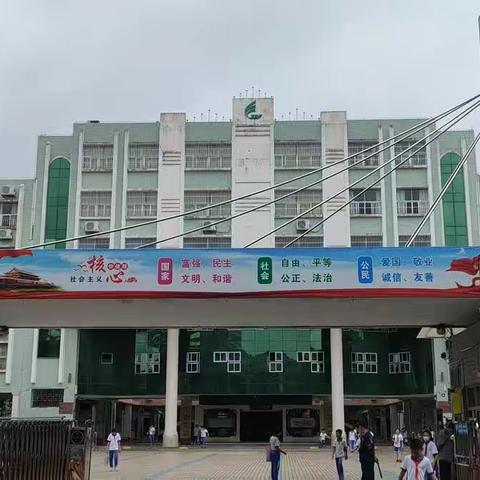 风雨同舟，有爱同行 ——罗阳第六小学三年级3班家长护畅队