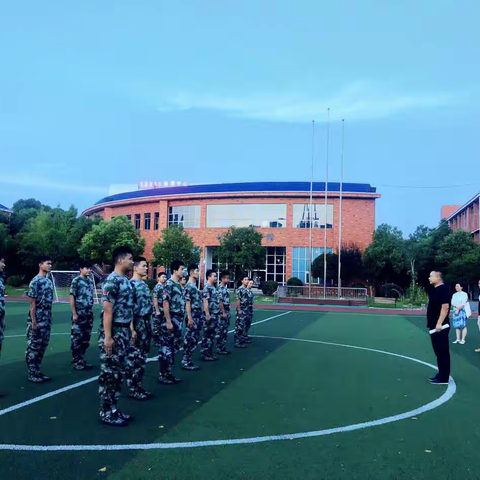 【校本培训】亮剑啸长空   校场展雄风
——记湘府英才小学体育组“最美军姿”军训活动