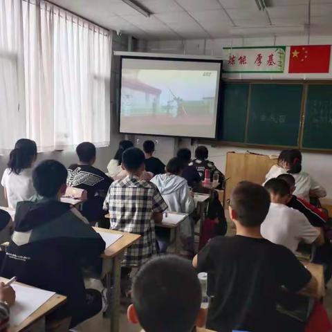 红河镇大宅科小学师生共同观看庆祝中国共产党成立100周年大会