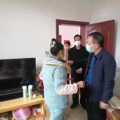 市自然资源和规划局局长吴瑞文率刘喜主任在神泉乡模背村开展走访慰问