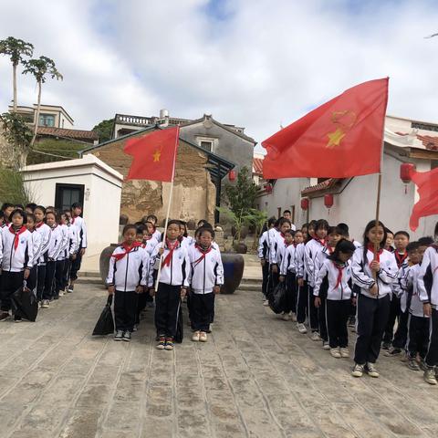 港西小学“爱护环境，从我做起”社区活动