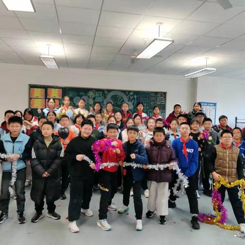 零食飘香，笑脸飞扬——我们的小学收官元旦