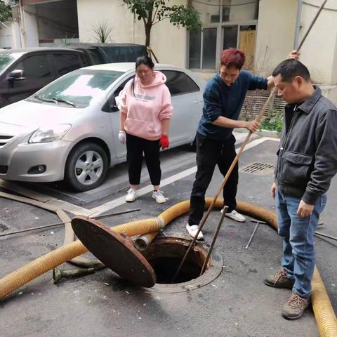 下水道堵塞居民愁 社区协调帮解决