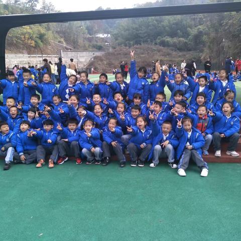 走入秋天，拥抱自然一文成县实验小学一年3班第一次秋游研学侧记