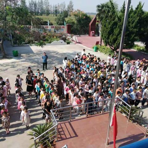 放飞梦想  展望未来一一示范区林庄小学升旗仪式