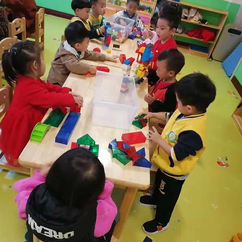 龙翔幼儿园中二班十月十二日一日生活锦集