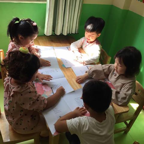 龙翔幼儿园中二班九月二十五日一日生活锦集