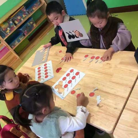 龙翔幼儿园中二班十月十七一日生活锦集