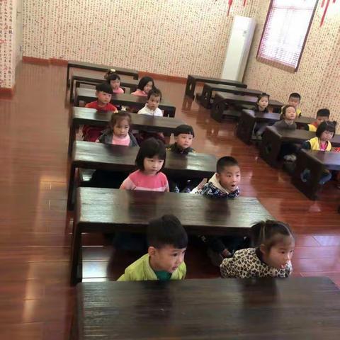 龙翔幼儿园中二班十月九日一日生活锦集