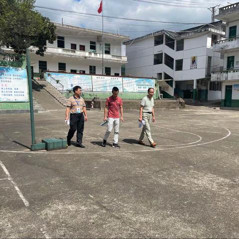 督导促规范 规范促提升——责任督学到罗坊中心小学开展专项督导