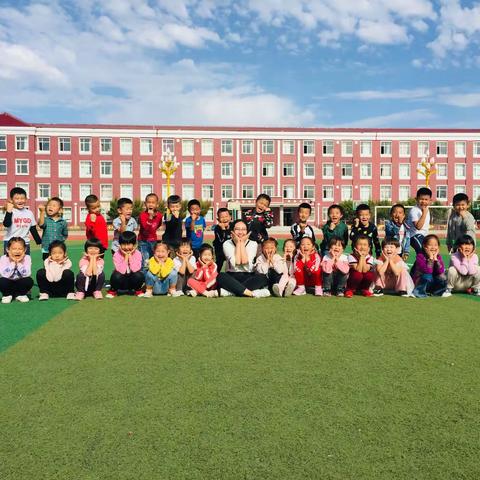 “家校联动共育超越教育苏敦娜荷雅”前旗一小一年三班