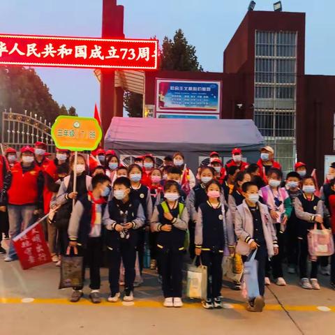用“心”护学 为“爱”站岗-三七班