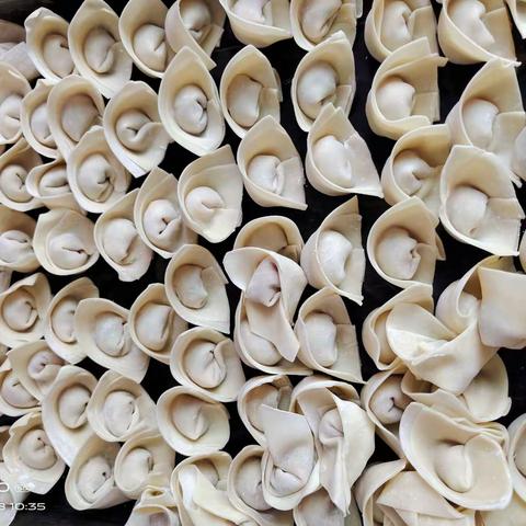 甘龙幼儿园大二班午餐，香喷喷的饺子🥟