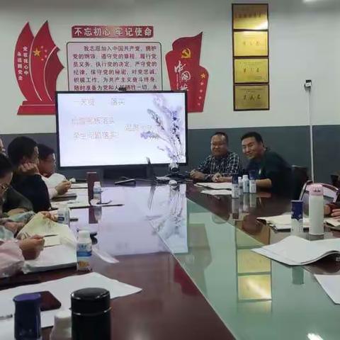 星光不问过路人，时光不负有心人——记三十八团学校2022届九年级第三次联考成绩分析研讨会。