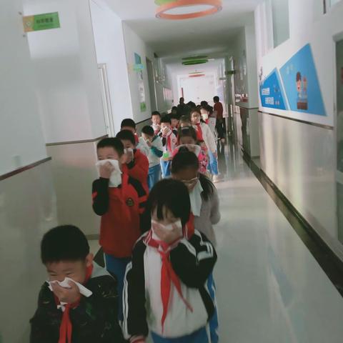 【学习消防知识，提高安全意识】—滨城区第二实验小学四年级一班消防演练实录