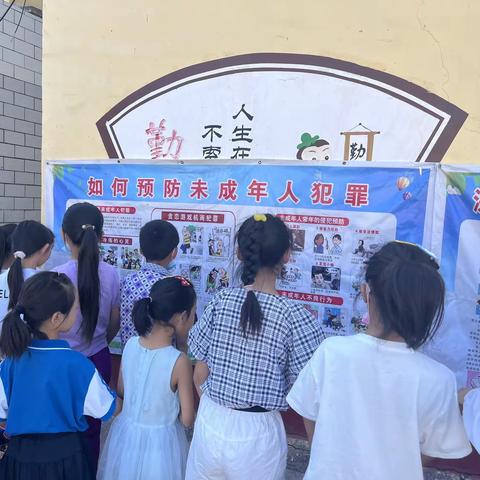 展板进校园，安全记心间—记仁村小学校园安全展板宣传活动